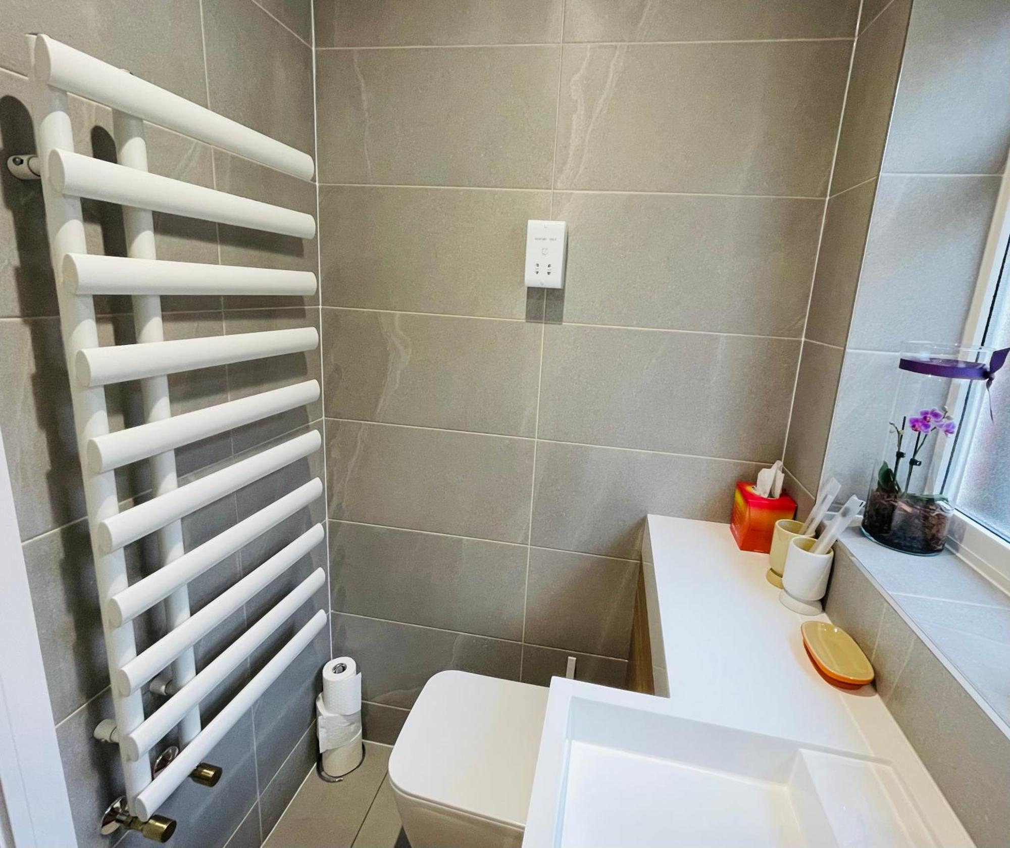 Brand New En-Suite Double Room Private Entry Self-Check Oxford Exterior photo